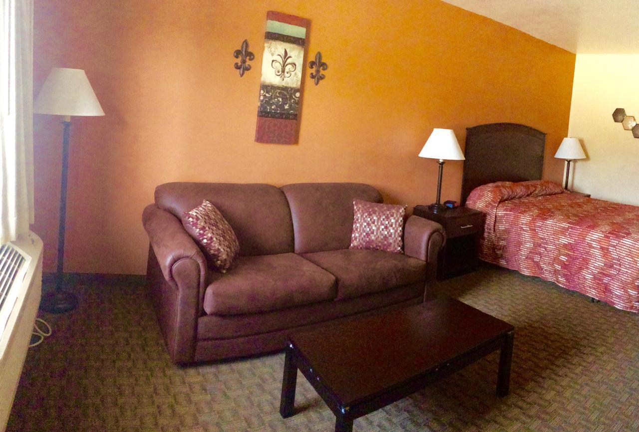 Cottonwood Inn & Suites Phillipsburg Bagian luar foto
