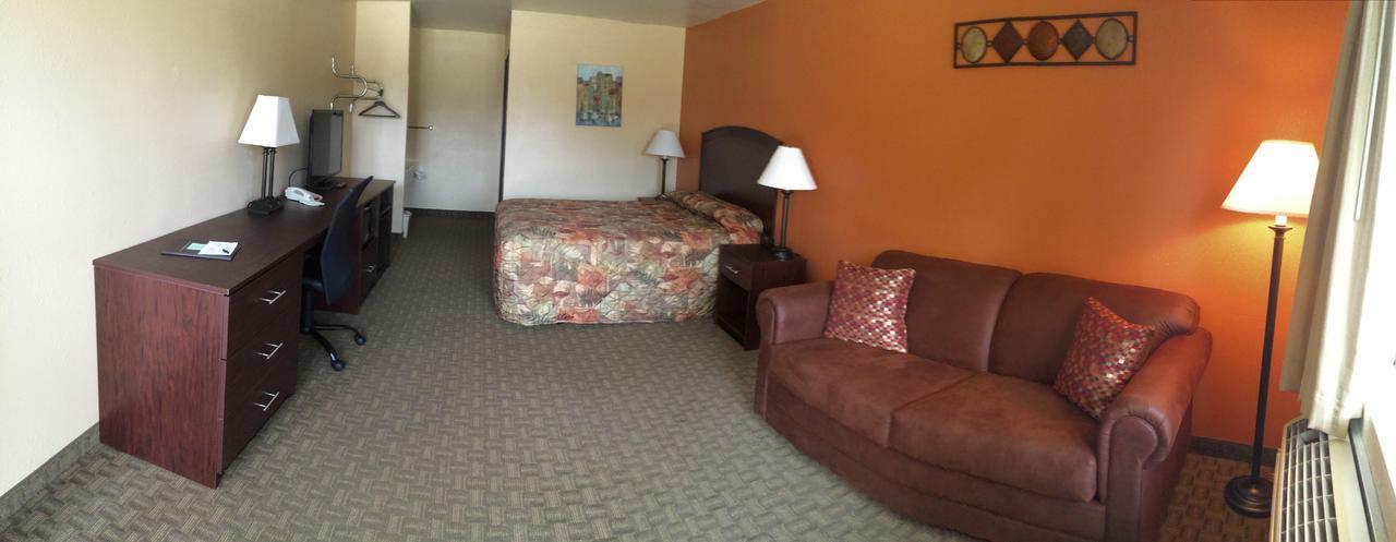 Cottonwood Inn & Suites Phillipsburg Bagian luar foto