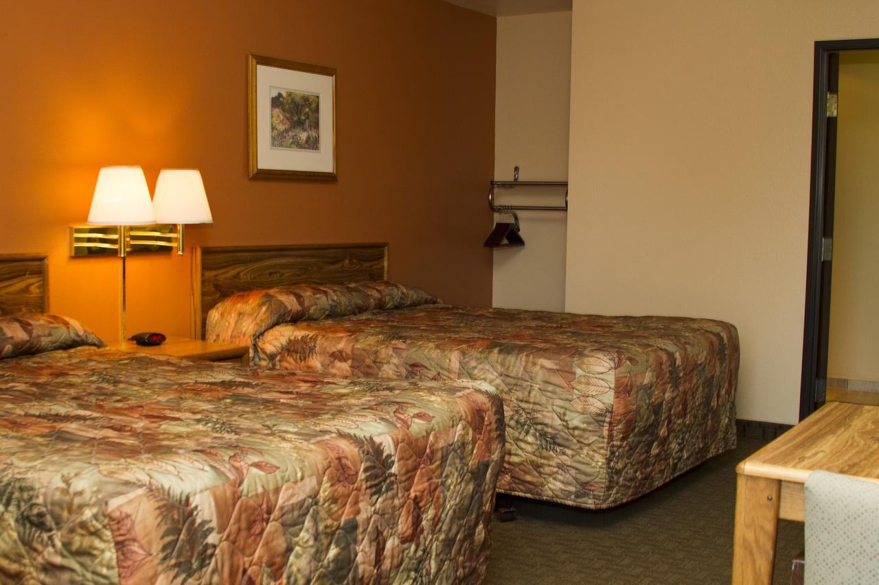 Cottonwood Inn & Suites Phillipsburg Bagian luar foto