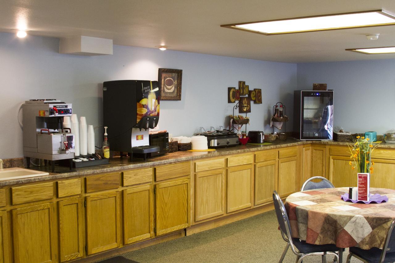 Cottonwood Inn & Suites Phillipsburg Bagian luar foto