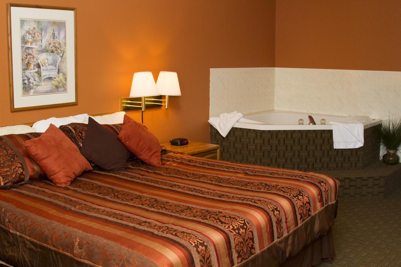 Cottonwood Inn & Suites Phillipsburg Bagian luar foto