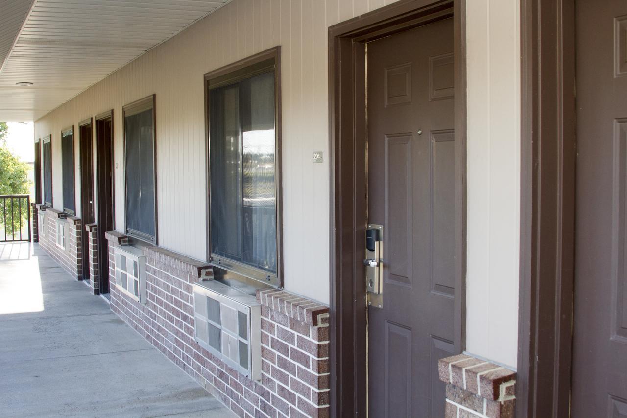 Cottonwood Inn & Suites Phillipsburg Bagian luar foto