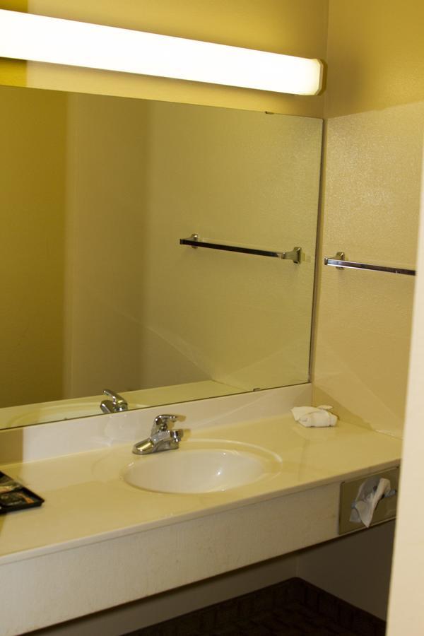 Cottonwood Inn & Suites Phillipsburg Bagian luar foto