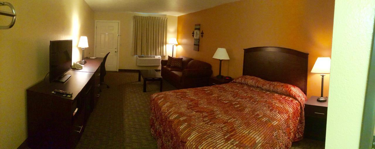 Cottonwood Inn & Suites Phillipsburg Bagian luar foto