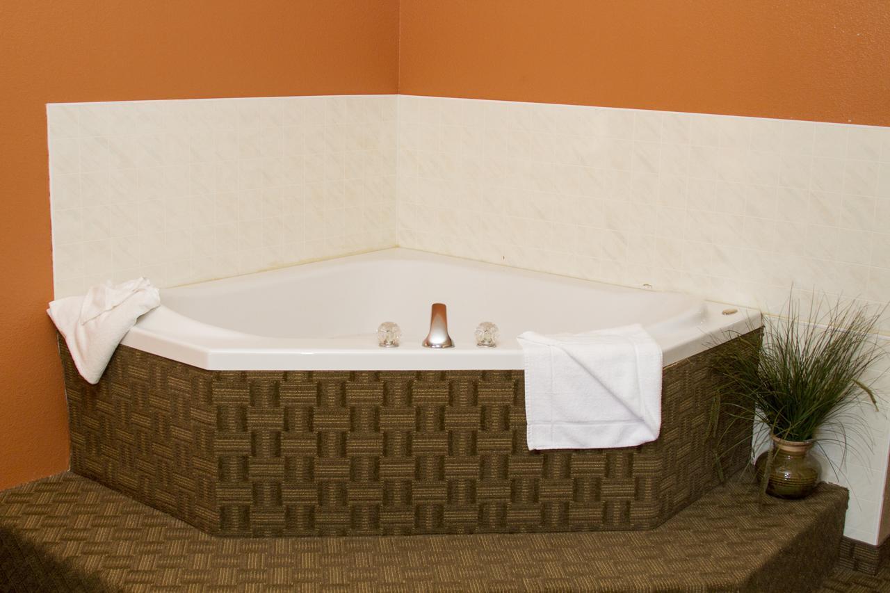 Cottonwood Inn & Suites Phillipsburg Bagian luar foto