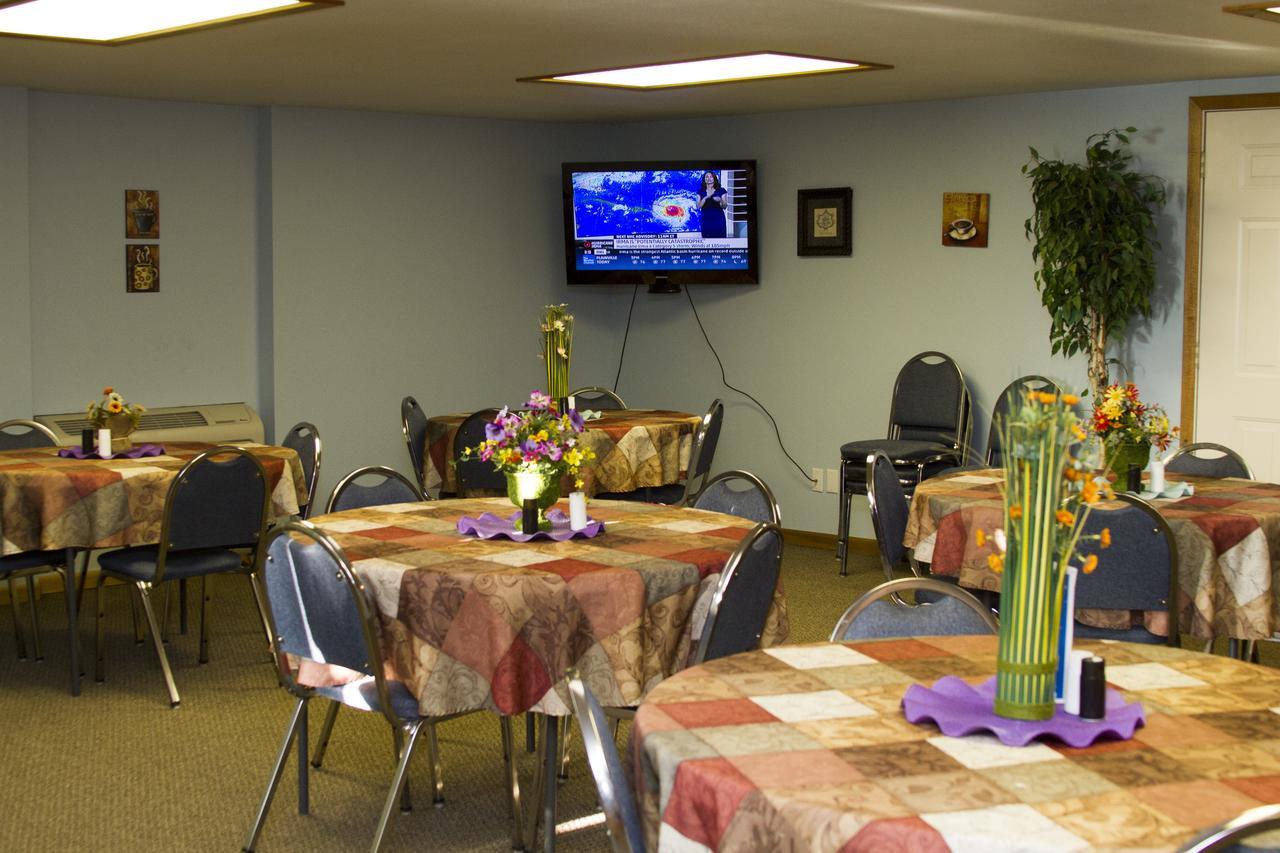Cottonwood Inn & Suites Phillipsburg Bagian luar foto